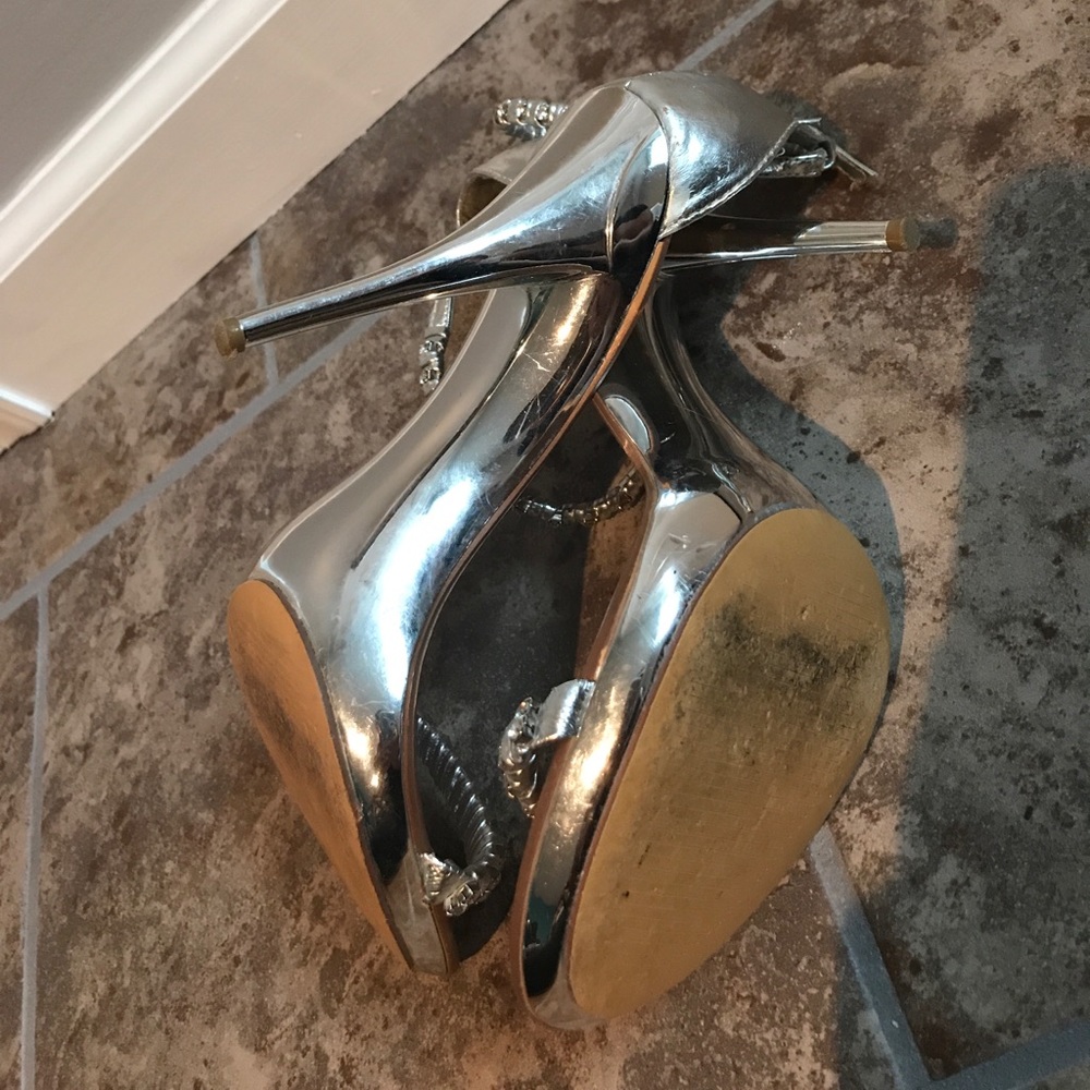 Heels - Picture 4 of 4