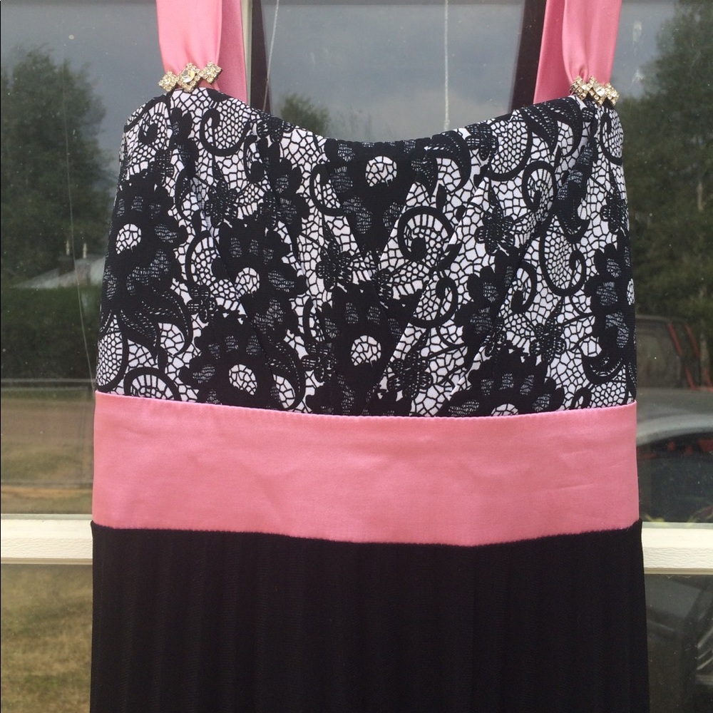 Dress - Picture 2 of 5