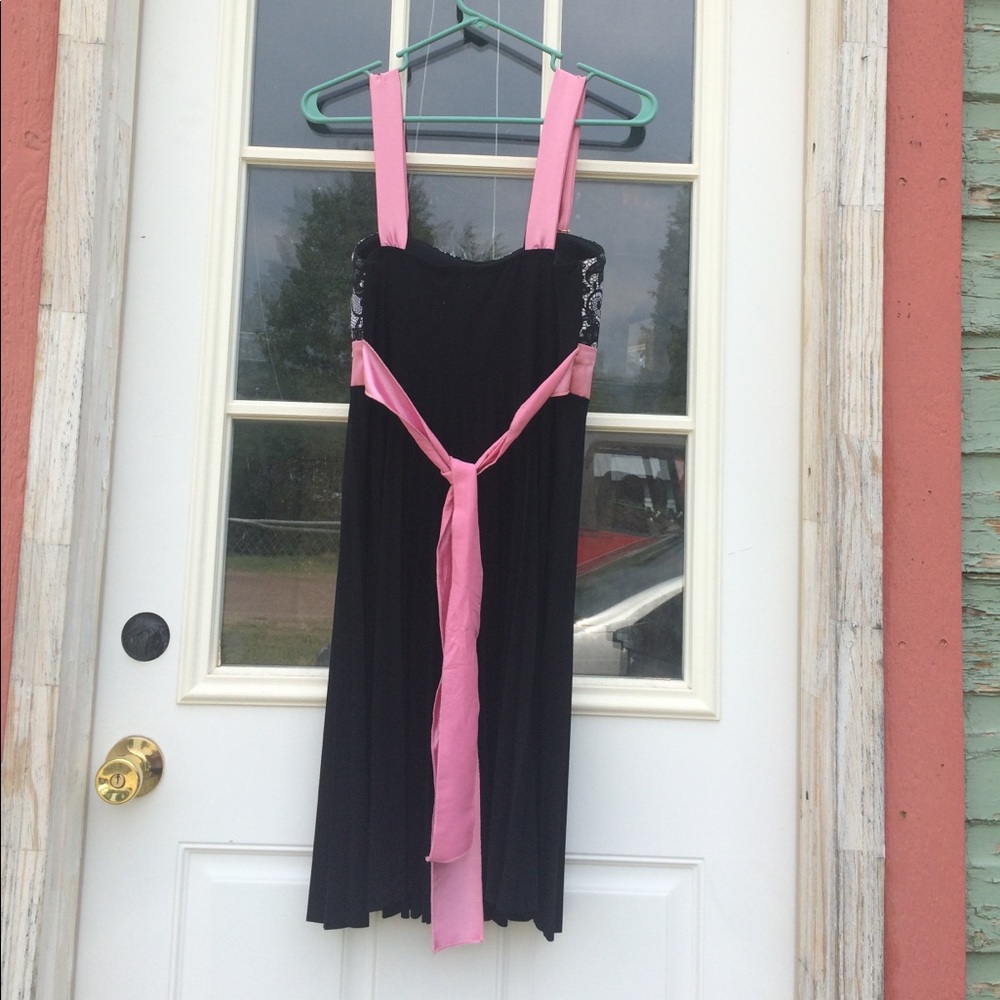 Dress - Picture 3 of 5