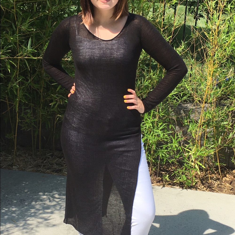 SOLD LOOVVEEE!!!    NWT! Long Black Knit w side s