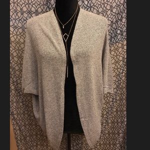 🦄 Beautiful black & white cardigan