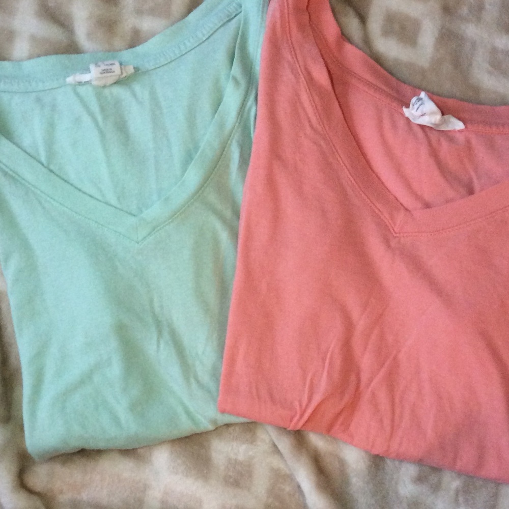BUNDLE❗️FOREVER 21 V-NECKS