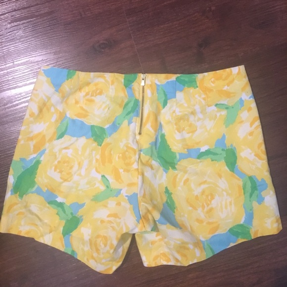 Lilly Pulitzer zip up short - Picture 2 of 3