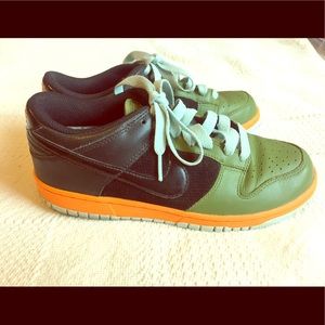 Women's NIKE dunk low green leather sneakers 7.5