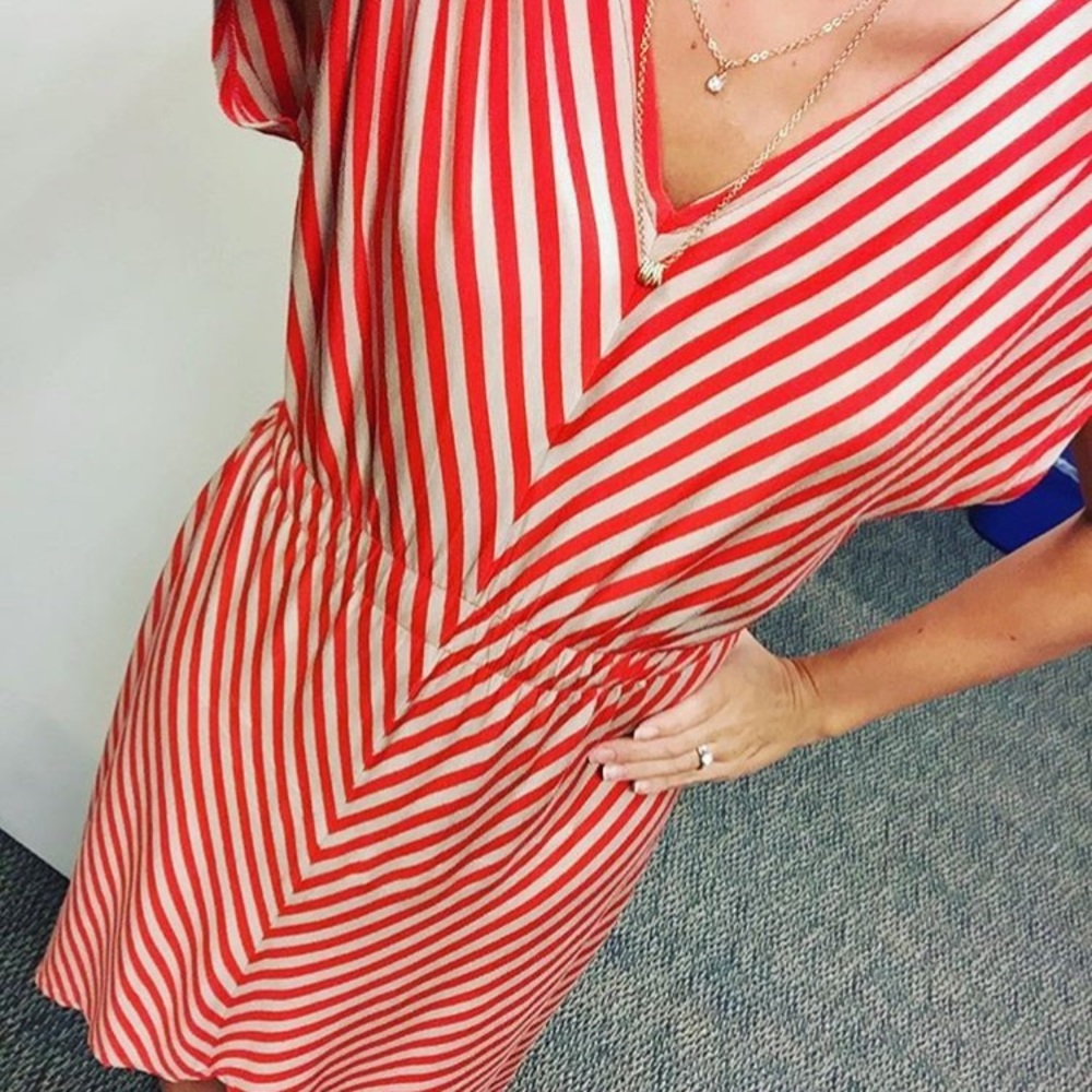 V-neck, hi-lo cotton dress!