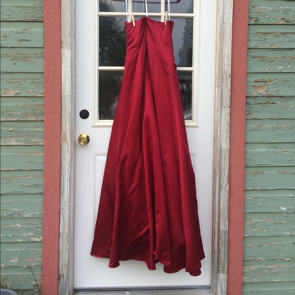 Red dress - Picture 3 of 7