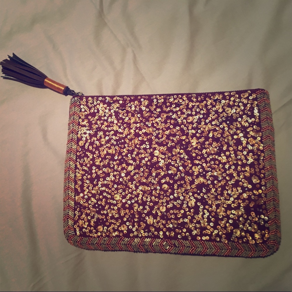 Mossimo clutch