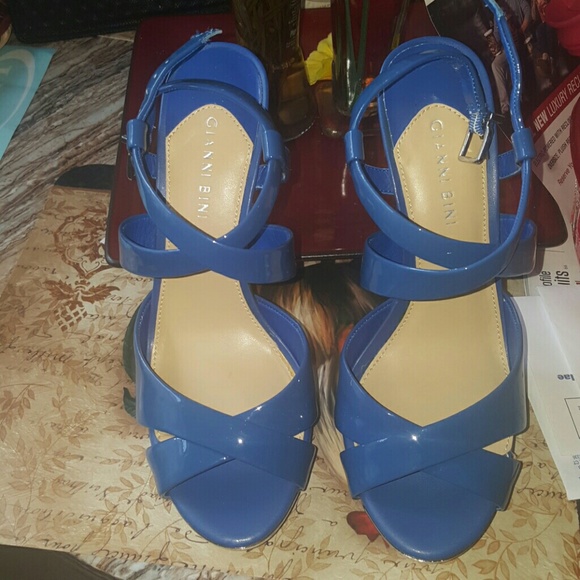 SALE!!!!! Gianni Bini Blue heels - Picture 2 of 4