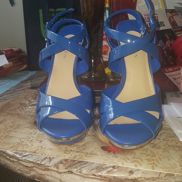 SALE!!!!! Gianni Bini Blue heels - Picture 3 of 4