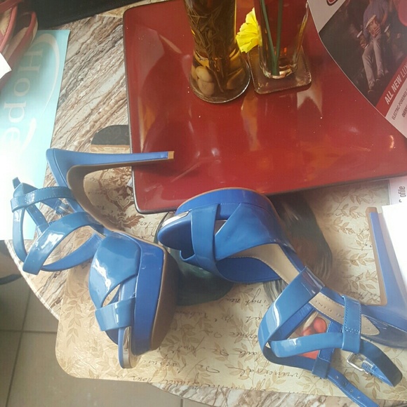 SALE!!!!! Gianni Bini Blue heels - Picture 4 of 4