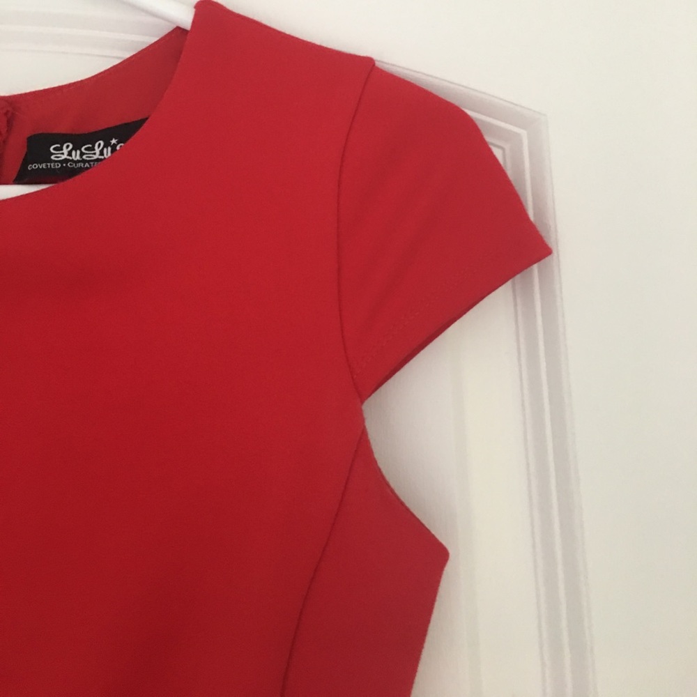 Red dress - Picture 4 of 7