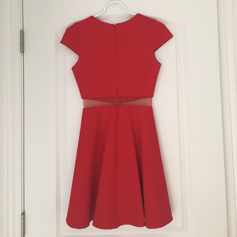 Red dress - Picture 7 of 7