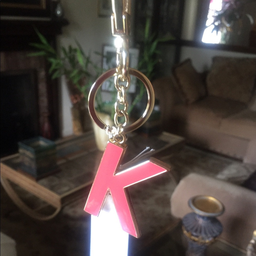 Initial "K" Keychain •Gold/Hot Pink• - Picture 5 of 5