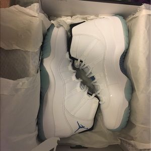 Jordan 11 Legend Blue