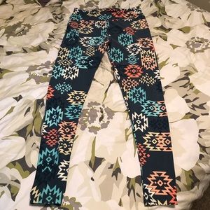 🦄🦄 Aztec Lularoe TC leggings! 🦄🦄