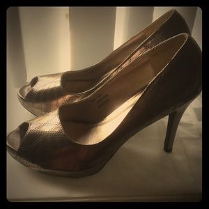 ShoeDazzle Peeptoe Heels Size 9
