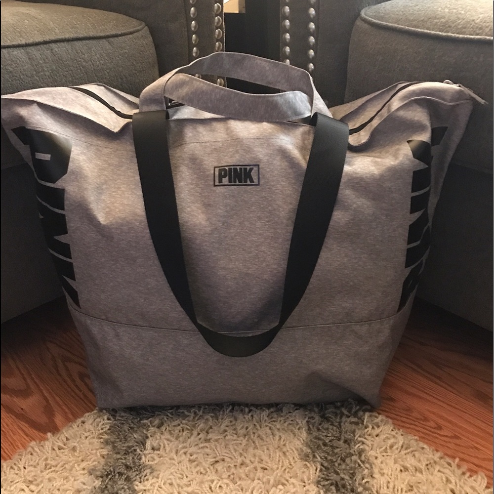 ❗️SOLD❗️Victoria Secret large zip top duffle bag.