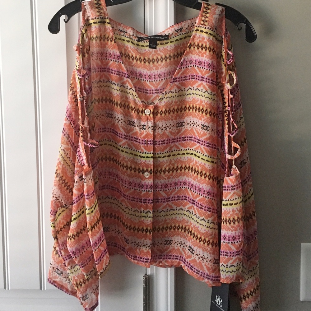 Rock & republic cold shoulder top