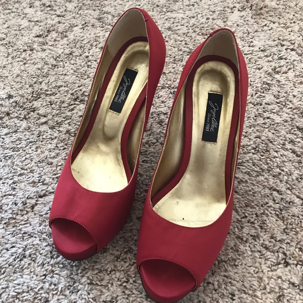 Jorge Alex Red platform pep toe