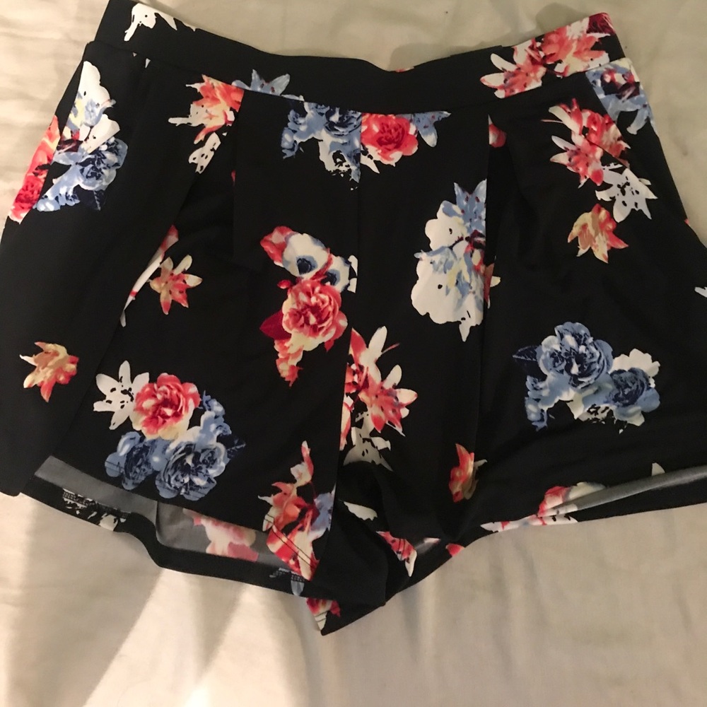 Brand new flowy shorts