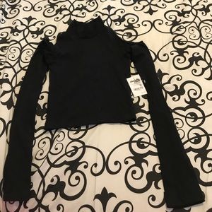 Xs long sleeve crop top with open shoulders
