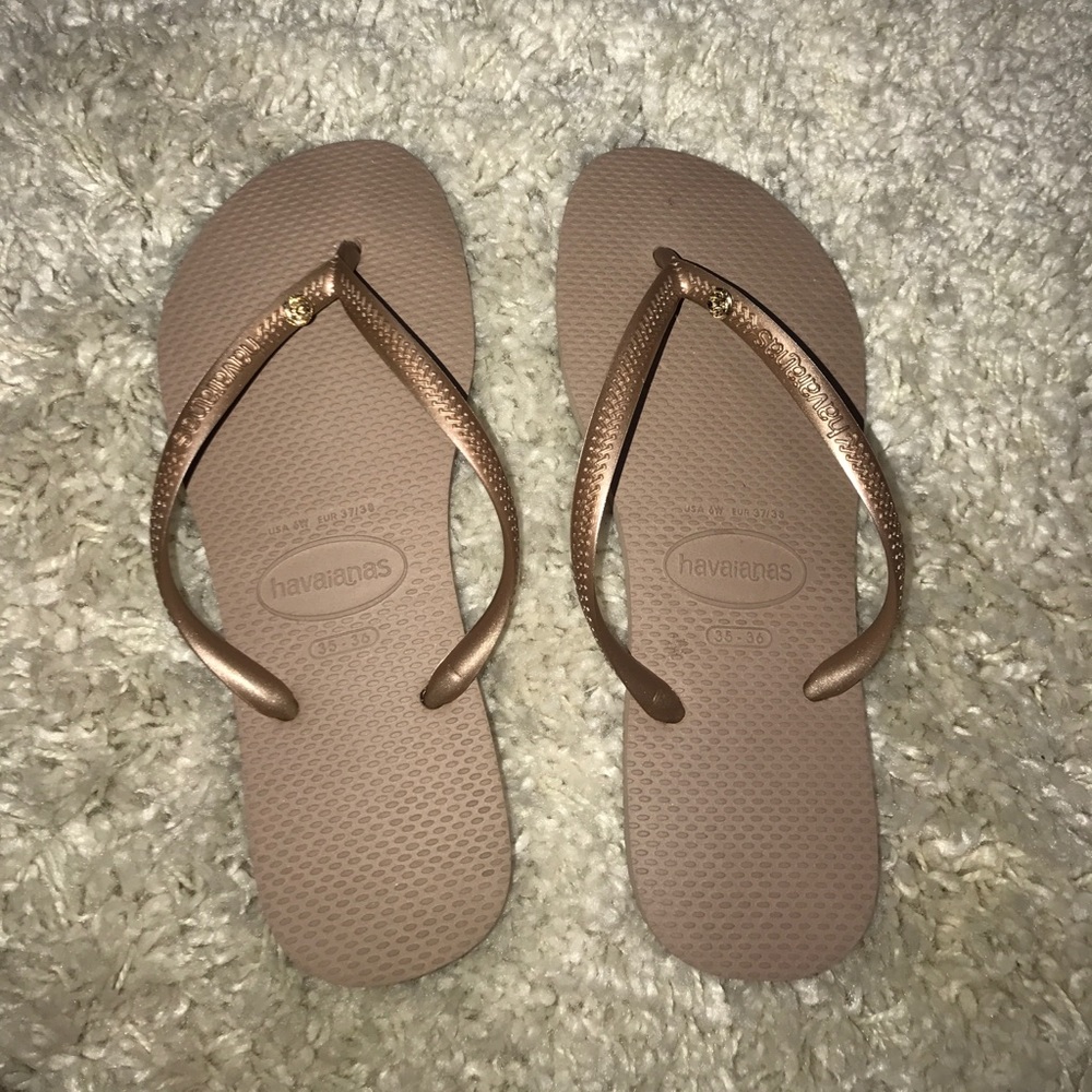 DONATING TOMORROW Gold Havaianas 6