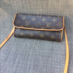 💯Authentic Louis Vuitton Pochette Twin PM vintage