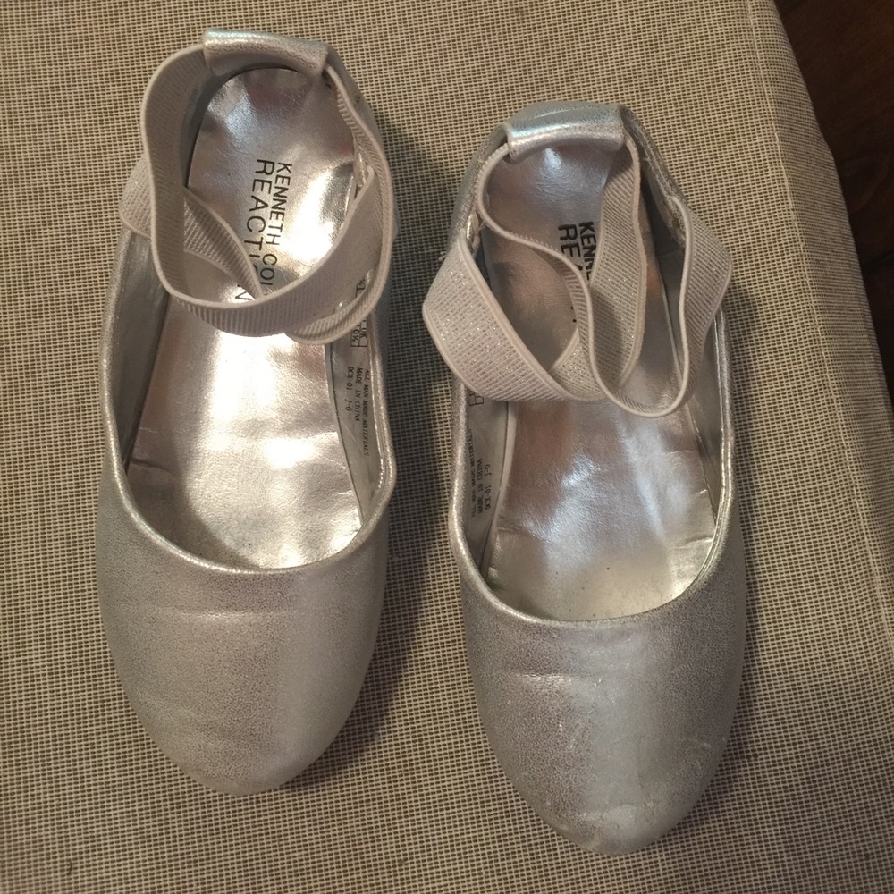 Reaction by Kenneth Cole ballet type flats