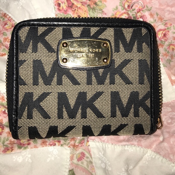 Michael Kors Handbags - Michael Kors Wallet