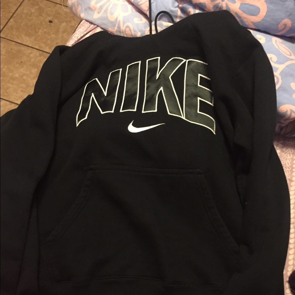 Black nike pullover