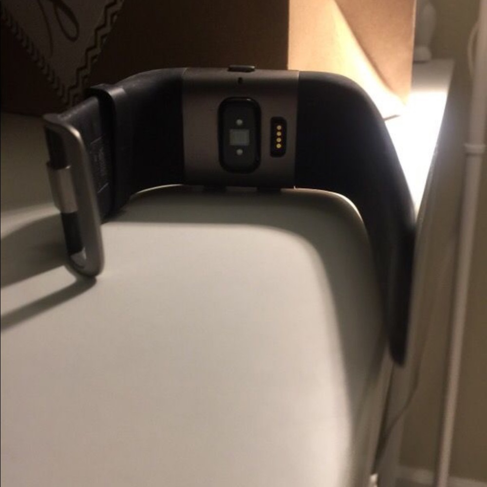 Fitbit Surge - Picture 3 of 8