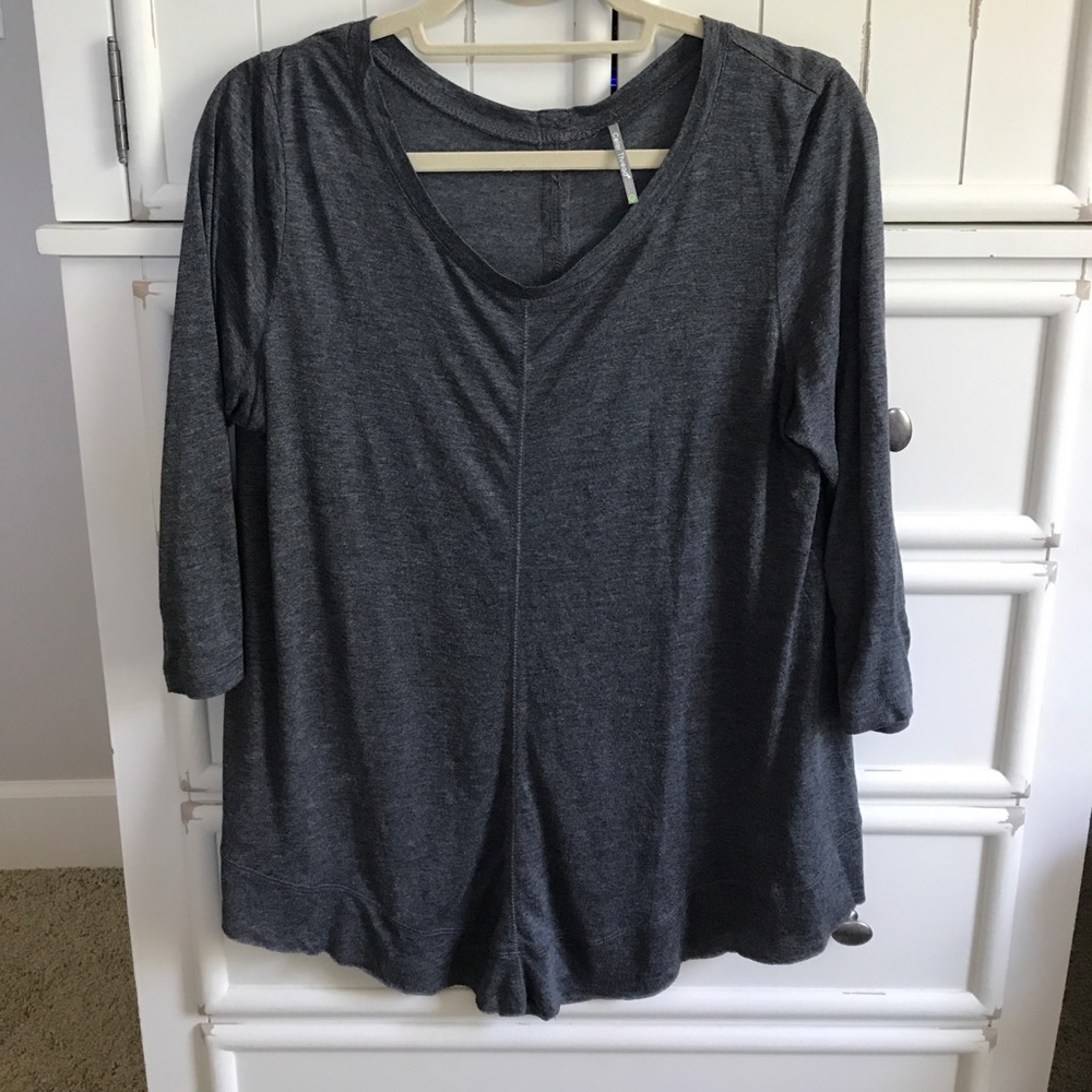 Lightweight layering top