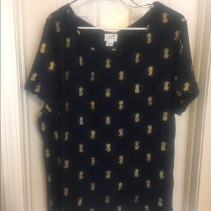 XL navy blue top with gold pineapples