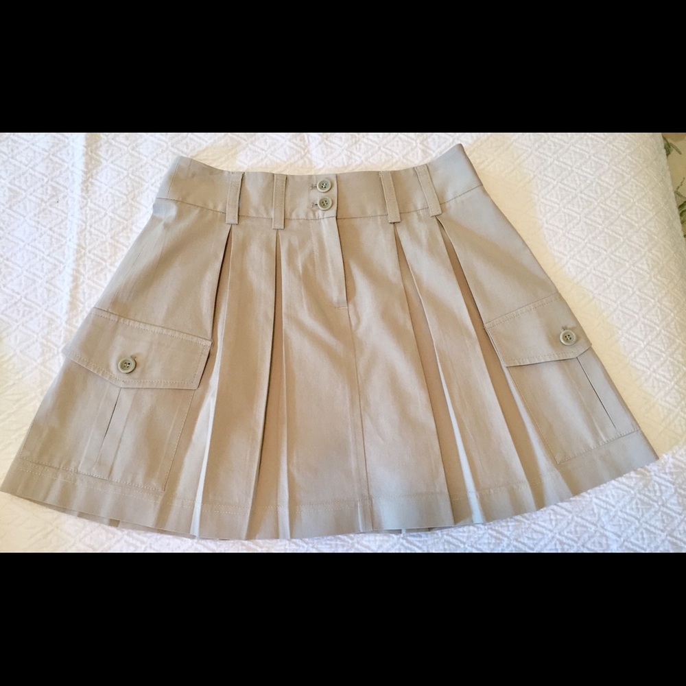 Theory beige khaki pleated flare skirt w/ pockets