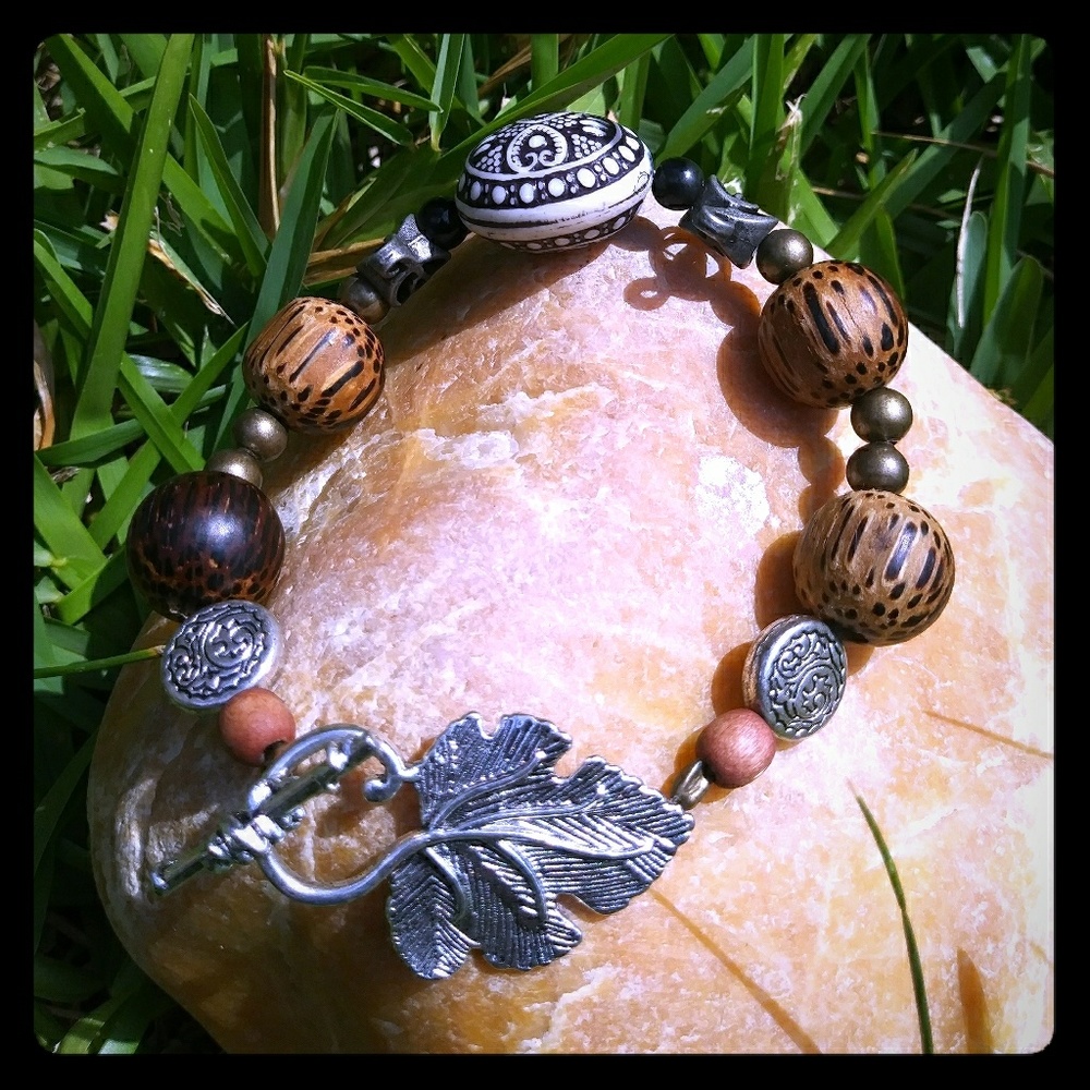 Bead bracelet Wood and Oxidized Brass