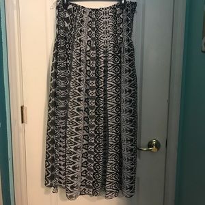 *NEVER WORN White House Black Market Pattern Skirt