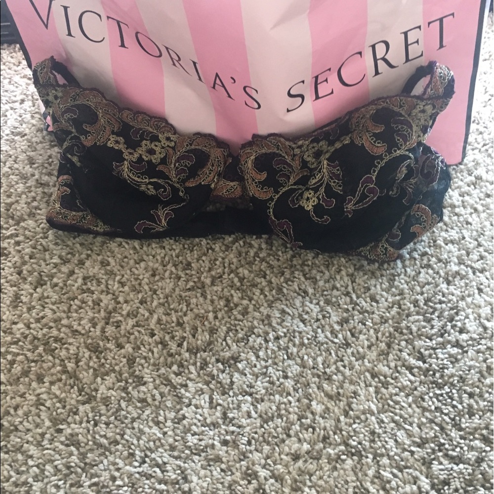 Natori beautiful black embroidered sheer bra s36C