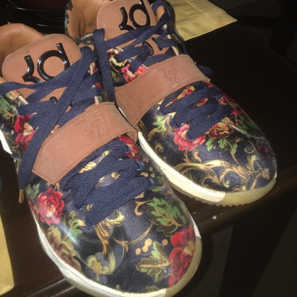 Kd Florals - Picture 2 of 4
