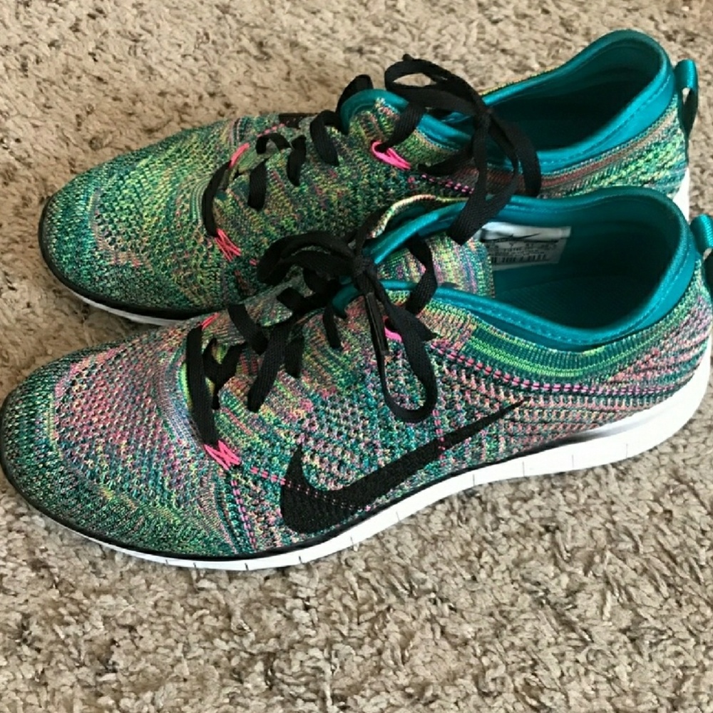 Nike women's flyknit TR 5.0 size 9.5