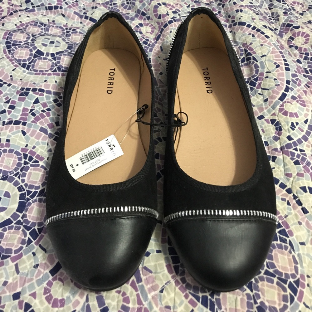 NEVER WORN! Torrid flats