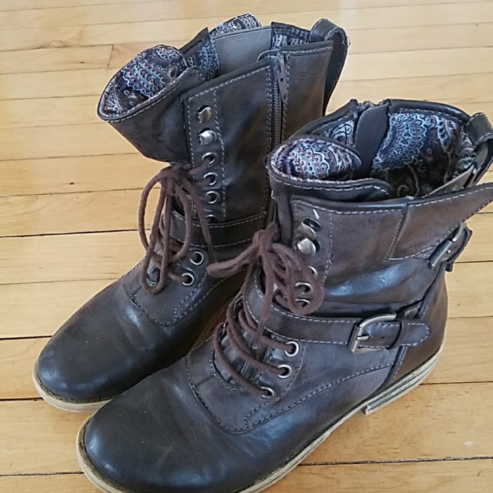 Combat boots