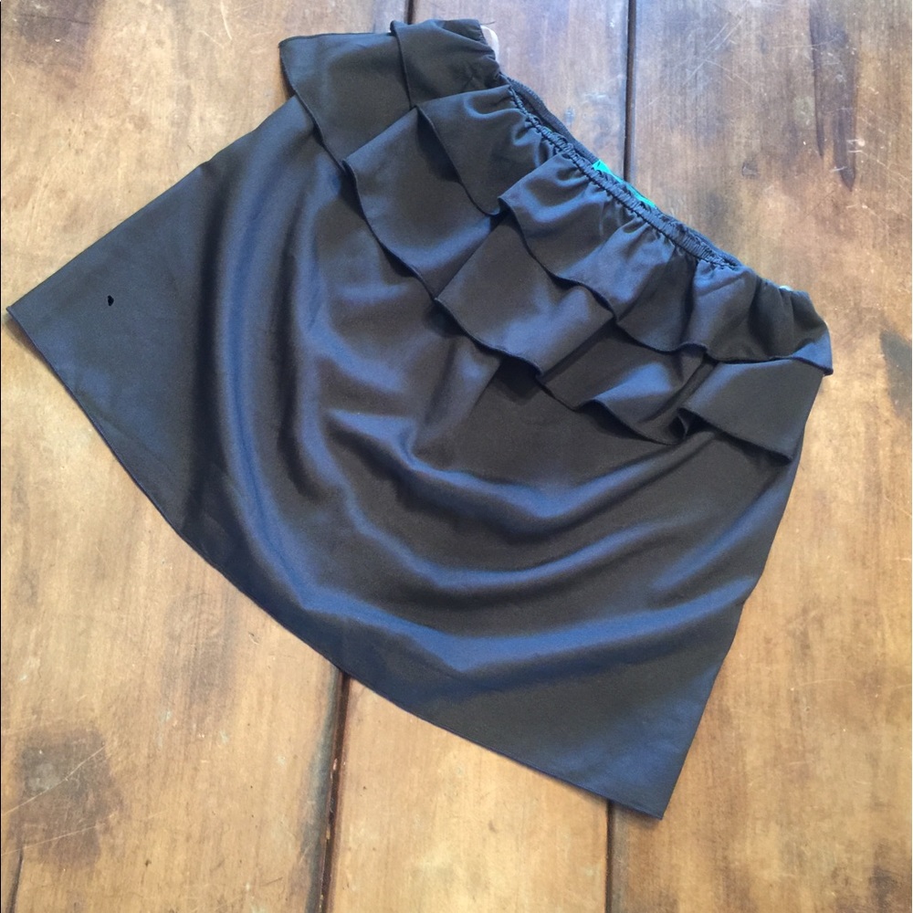 Strapless ruffle