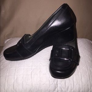 Marc Fisher wedge pump