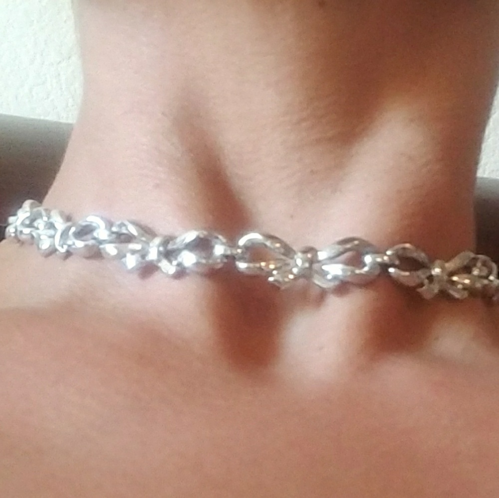 Triffari Bow choker