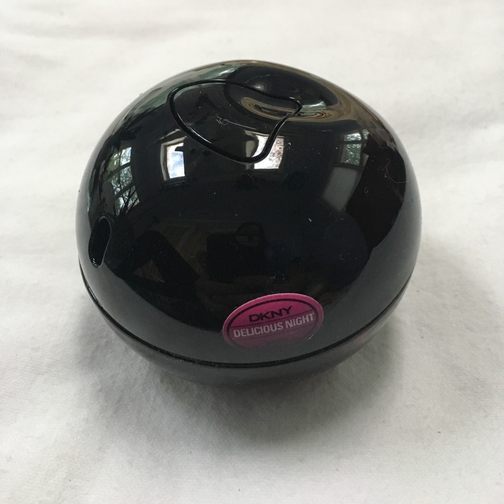 DKNY Delicious night perfume