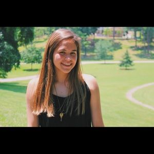 Meet your Posher, Alyssa