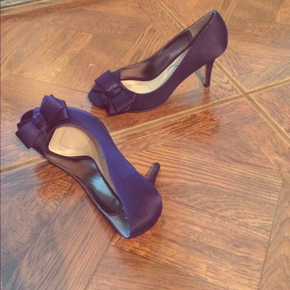 Purple bow pump