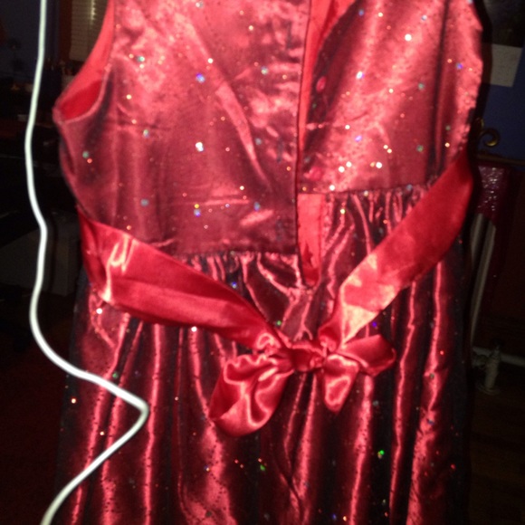 Beautiful Kid's Sparkly Red Dress - Picture 3 of 7