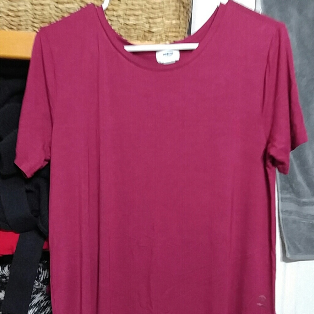 Old Navy Maroon shirt