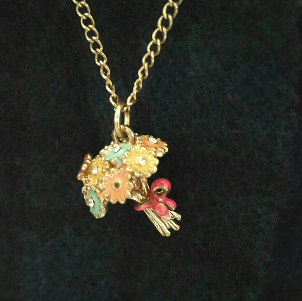 Flower bouquet necklace